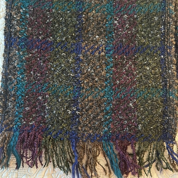 Multi-colored plaid boucle scarf - Picture 2 of 4